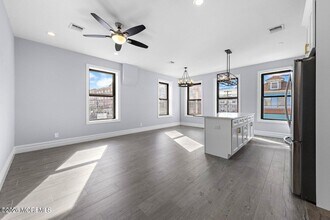 160 Monmouth St in Red Bank, NJ - Building Photo - Building Photo