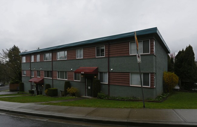 5710-5720 Smith Ave in Burnaby, BC - Building Photo - Building Photo