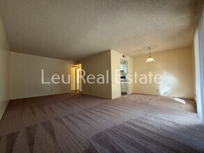 1027 Fulton Ave in Sacramento, CA - Building Photo - Building Photo