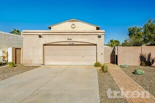 1406 E Kerry Ln in Phoenix, AZ - Building Photo