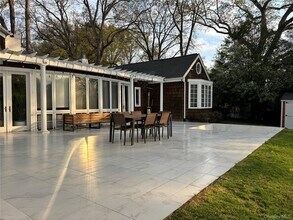 658 Shore Acres Dr in Mamaroneck, NY - Building Photo - Building Photo