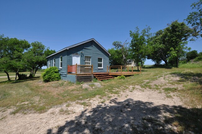 1866 Old Mineral Wells Hwy in Weatherford, TX - Building Photo - Building Photo
