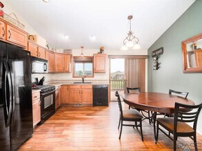 3300 E Brewster St in Sioux Falls, SD - Building Photo - Building Photo