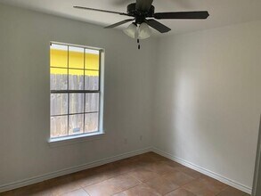 421 Cinnamon Teal Loop in Laredo, TX - Building Photo - Building Photo