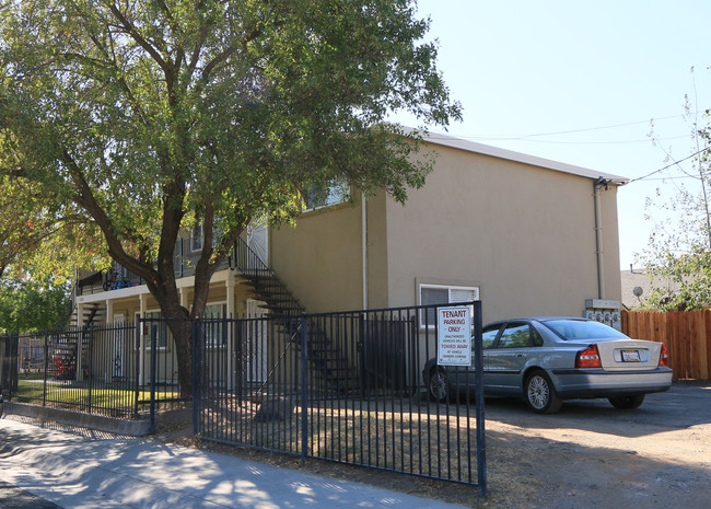 1050 Grand Ave in Sacramento, CA - Foto de edificio - Building Photo