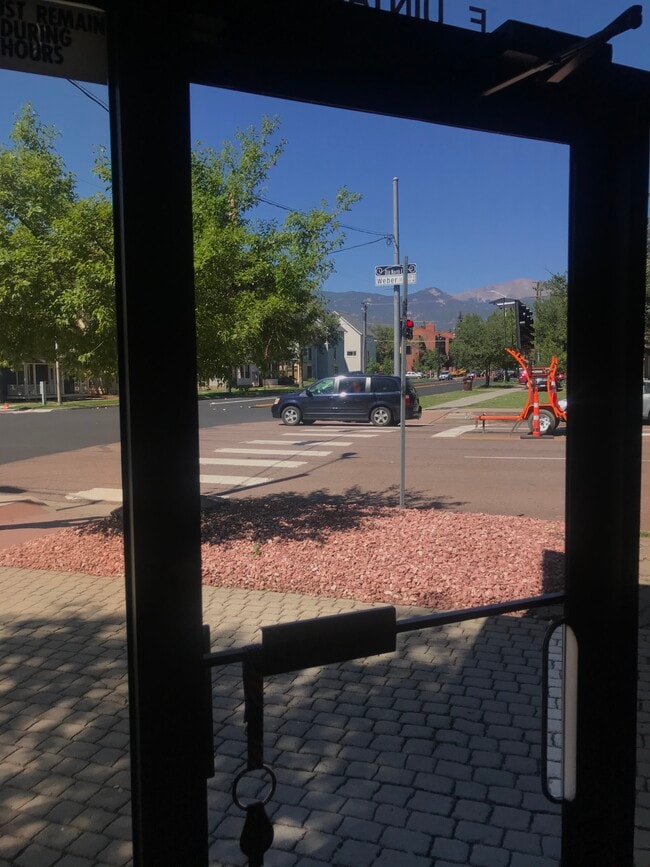 302 E Uintah St in Colorado Springs, CO - Foto de edificio - Building Photo