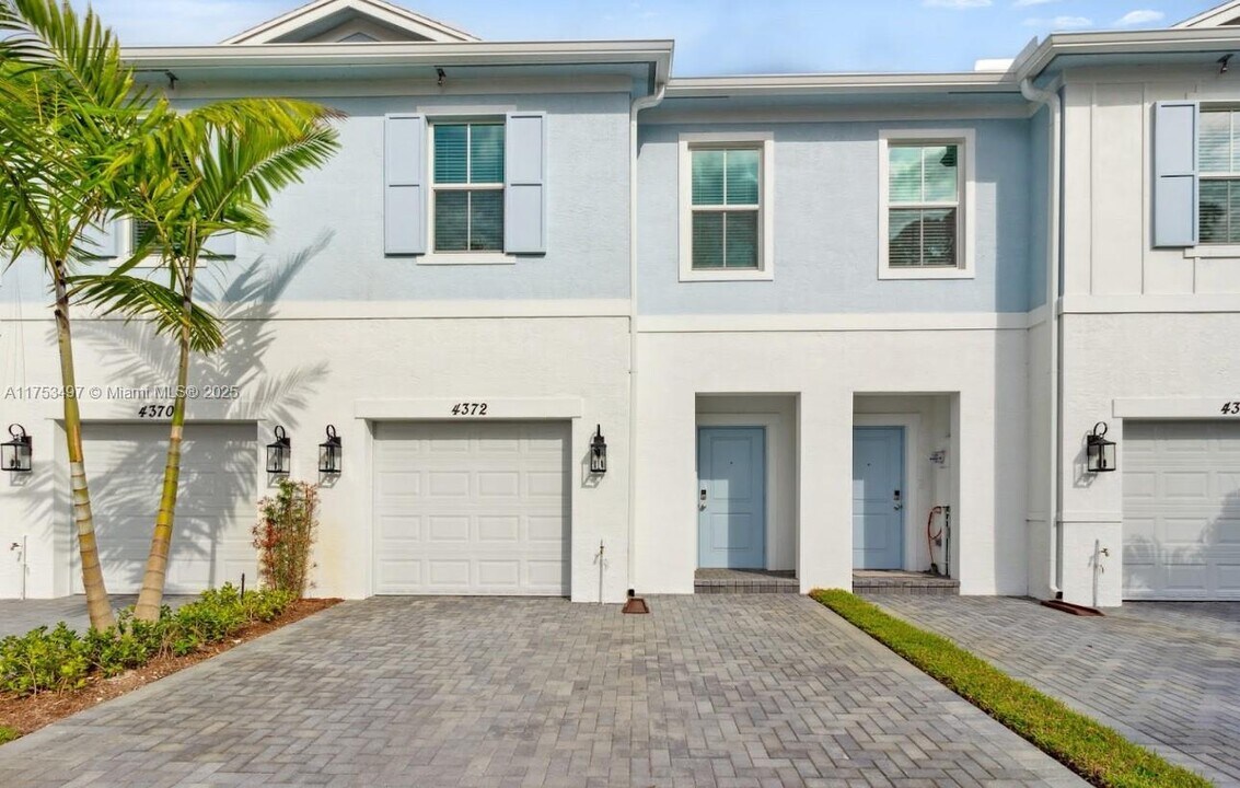 4372 Boatman St in Lake Worth, FL - Building Photo