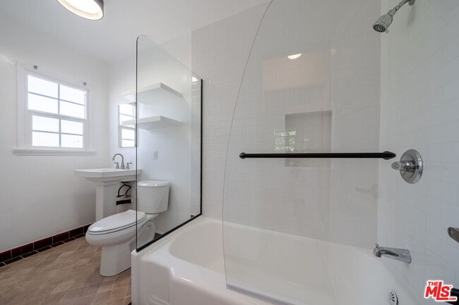 823 Highland Ave in Glendale, CA - Building Photo - Building Photo