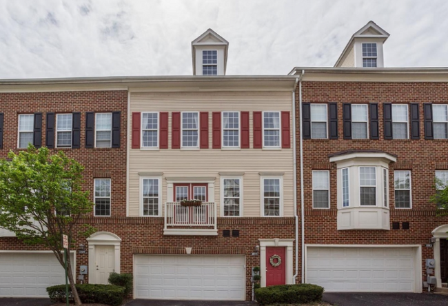 8111 Anna Ct in Falls Church, VA - Building Photo - Building Photo