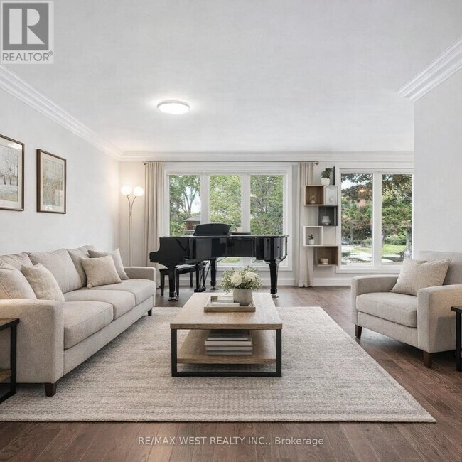 17 Jill Crescent in Toronto, ON - Building Photo - Building Photo