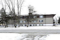 3940 Restwood Rd in Lexington, MN - Foto de edificio - Building Photo