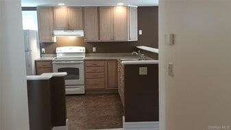 70 Academy Ave in Middletown, NY - Building Photo