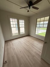 1084 Elgie St in Beaumont, TX - Foto de edificio - Building Photo