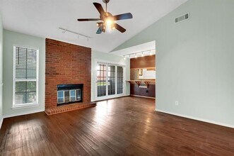 2105 St Michaels Dr in Arlington, TX - Building Photo - Building Photo