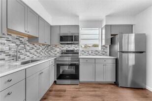 3750 SW 59th Ave in Davie, FL - Building Photo