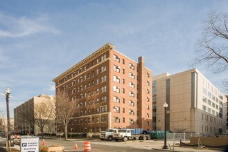 Madison Hall in Washington, DC - Foto de edificio - Building Photo