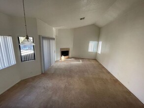 5076 S Rainbow Blvd in Las Vegas, NV - Building Photo - Building Photo