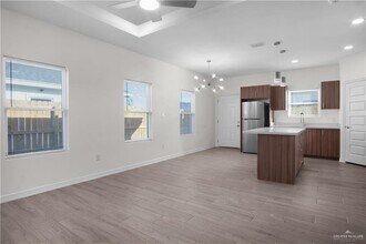 24 N Onyx Ave in Edinburg, TX - Building Photo - Building Photo