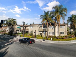Sunnyvale Apartments in Sunnyvale, CA - Foto de edificio - Building Photo