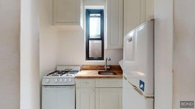 166 W 83rd St in Manhattan, NY - Building Photo - Building Photo
