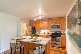 Innovo Living On Waters in Tampa, FL - Building Photo - Interior Photo