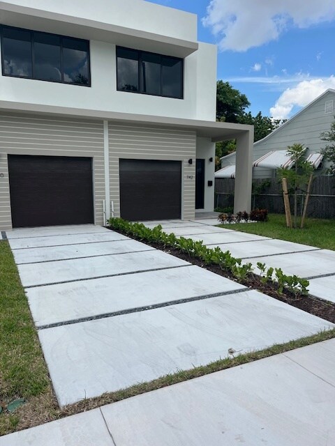 740 NW 24th Ct in Miami, FL - Foto de edificio