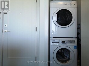 50 Charles St E in Toronto, ON - Building Photo - Building Photo