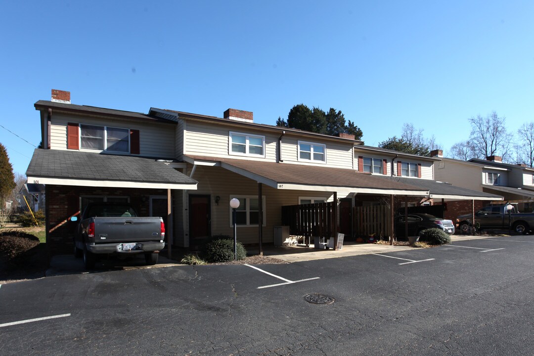 000 Timberline Cir SE in Winston-Salem, NC - Building Photo