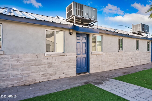 property at 1860 W Glenrosa Ave