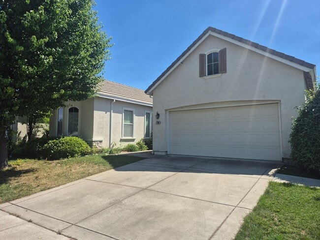 1700 Charm Way in Sacramento, CA - Building Photo - Building Photo