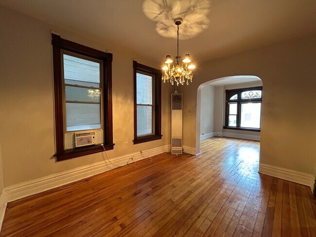 property at 1013 N Winchester Ave