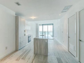 480 NE 31st St, Unit 1102 in Miami, FL - Building Photo - Building Photo