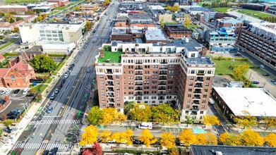 2900 E Jefferson Ave, Unit D501 in Detroit, MI - Building Photo - Building Photo