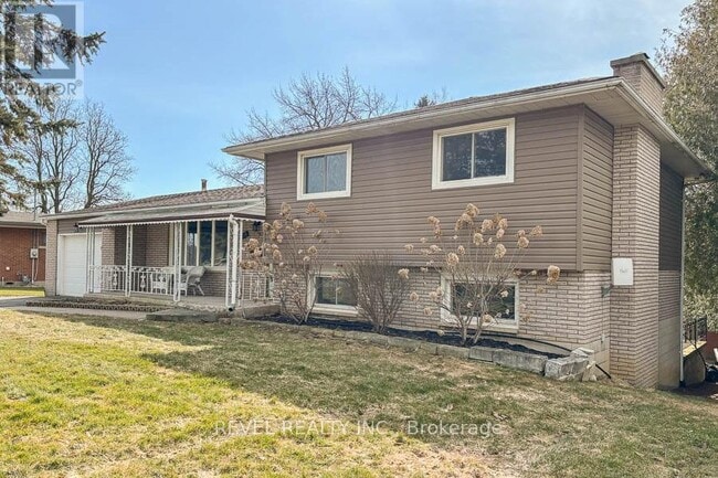 104 Hillside Ave in Norfolk, ON - Building Photo - Building Photo
