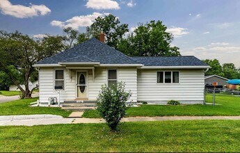 1142 Wallgate Ave in Waterloo, IA - Foto de edificio - Building Photo