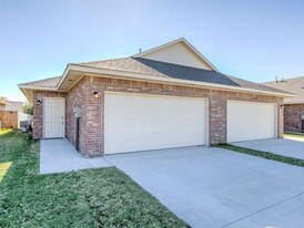 100 Barrett Pl in Edmond, OK - Building Photo