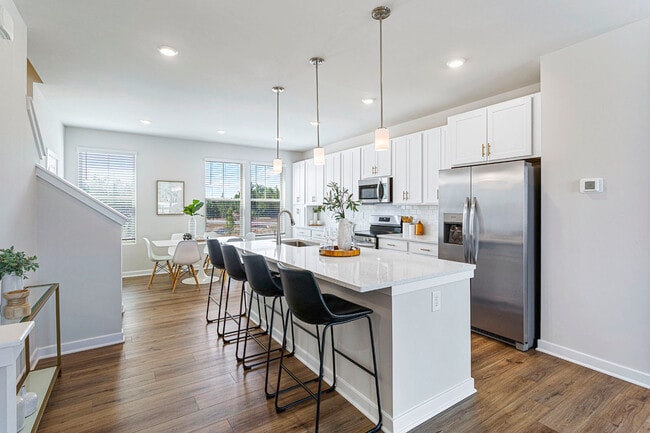 Sunstone Grove in Waldorf, MD - Building Photo - Building Photo