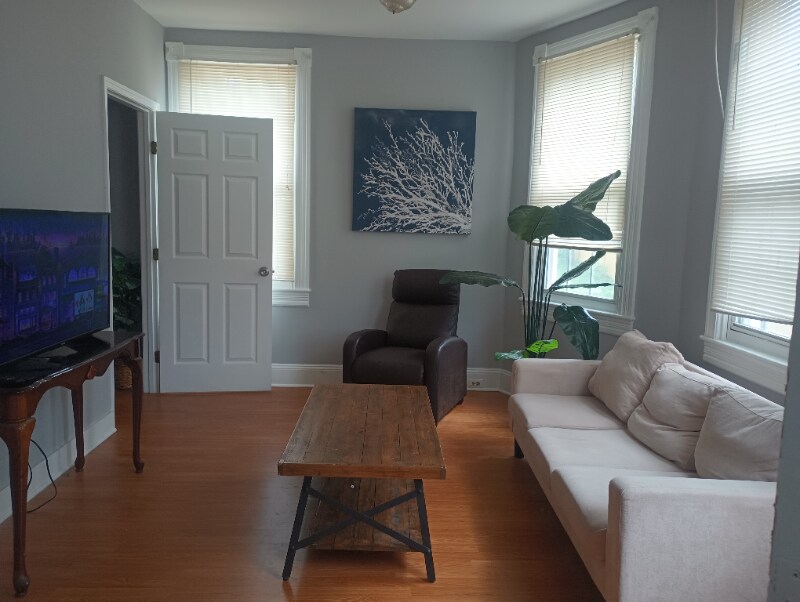 2916 E Cold Spring Ln in Baltimore, MD - Building Photo
