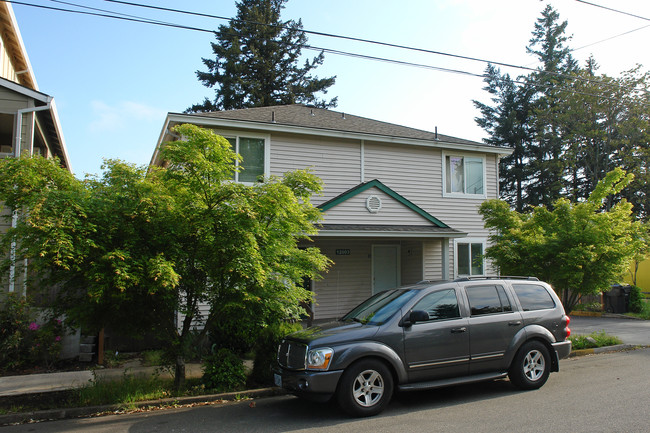 12003 SE Oak St in Portland, OR - Building Photo - Building Photo