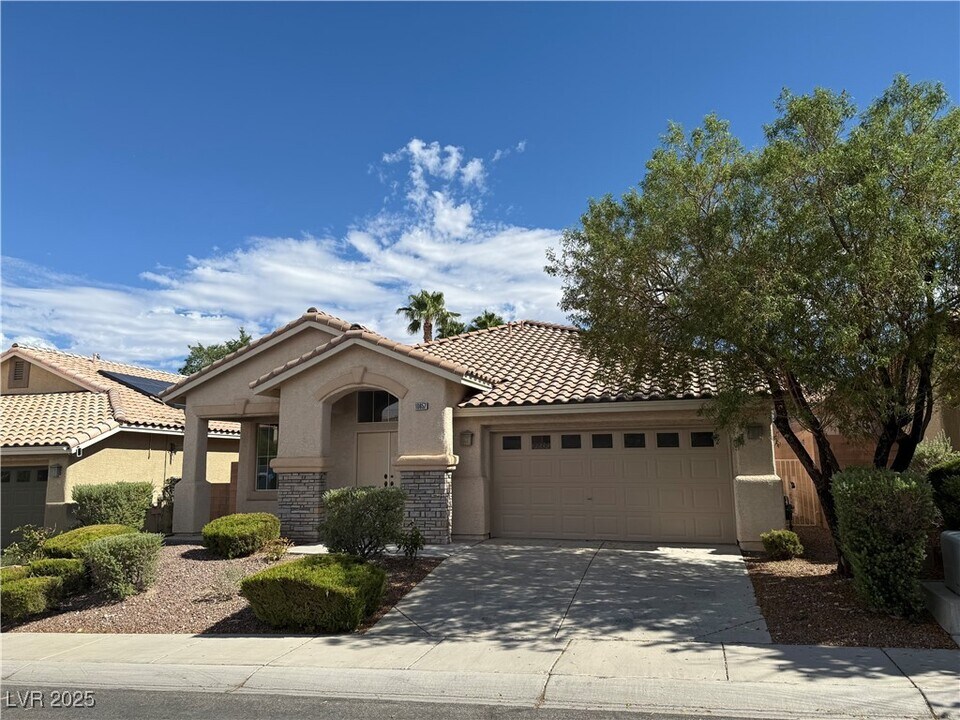 10657 Sapphire Vista Ave in Las Vegas, NV - Foto de edificio