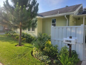 1240 13th St N in St. Petersburg, FL - Foto de edificio - Building Photo