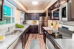 Olde Towne in Kenwood in Cincinnati, OH - Building Photo