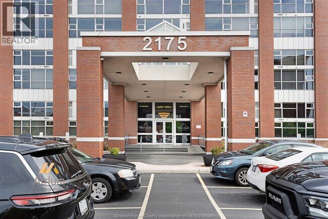 2175 Wyandotte St E in Windsor, ON - Building Photo - Building Photo