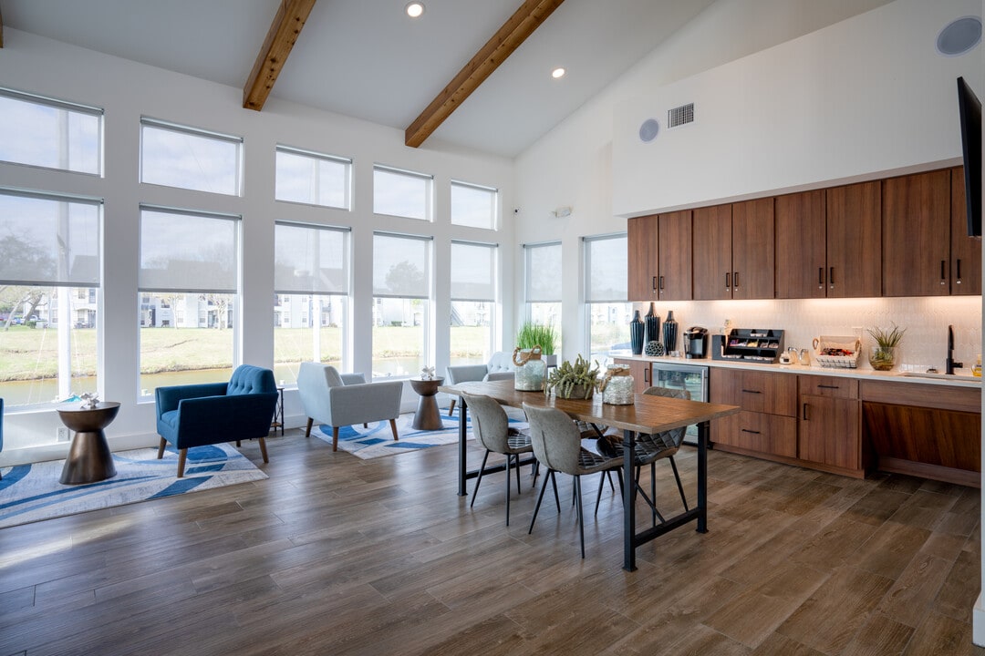 CP Waterfront in League City, TX - Building Photo