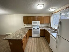 4846 10th Ave SW in Fargo, ND - Building Photo - Building Photo