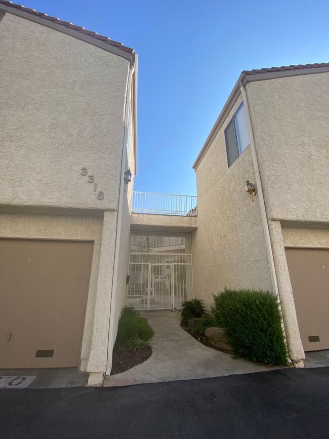 3318 Darby St in Simi Valley, CA - Building Photo - Building Photo