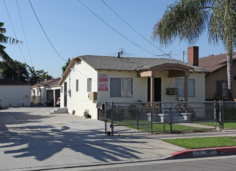 3912-3914 Walnut St in Bell, CA - Building Photo