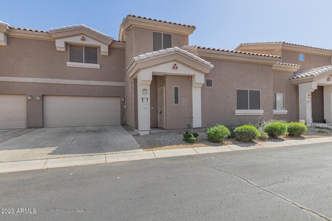 8001 W Carolina Dr in Peoria, AZ - Building Photo - Building Photo
