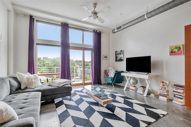 2124 E 6th St, Unit 305 in Austin, TX - Building Photo - Building Photo