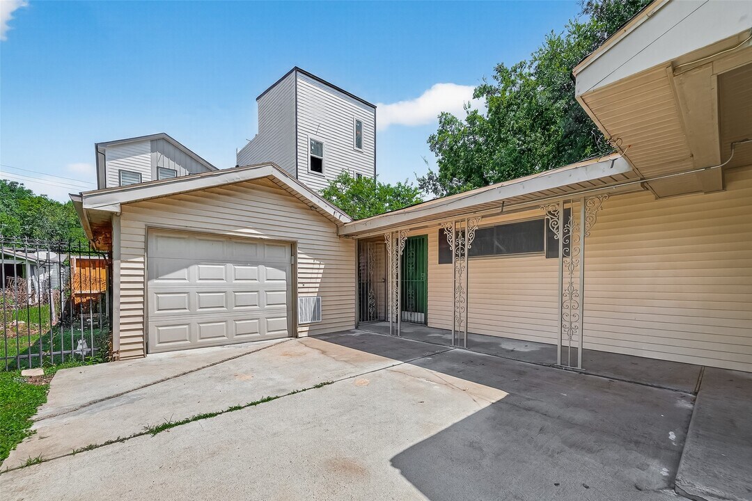 3817 Anita St-Unit -B in Houston, TX - Building Photo